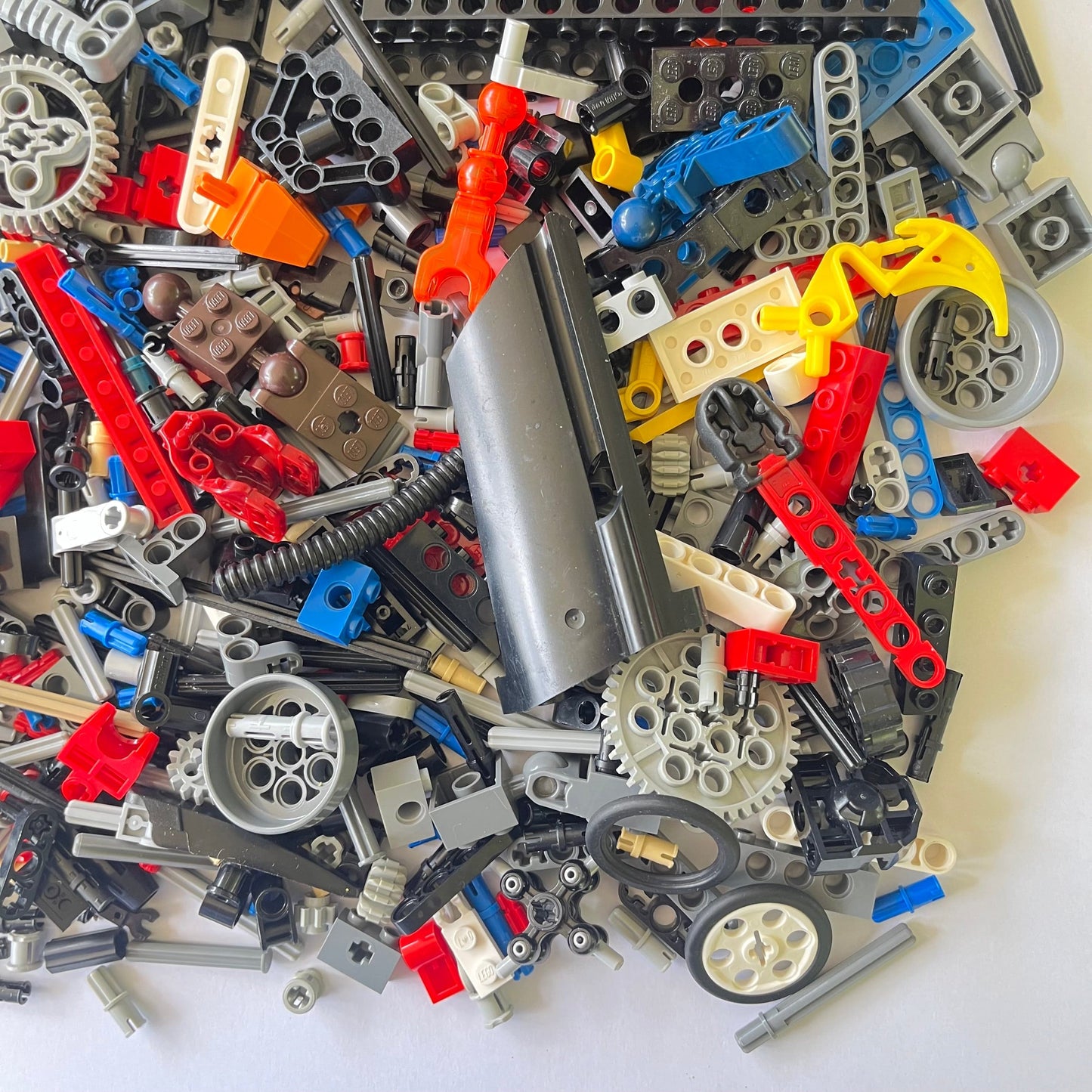 LEGO Technic and Bionicle, Mixed Colours Approx. 875g