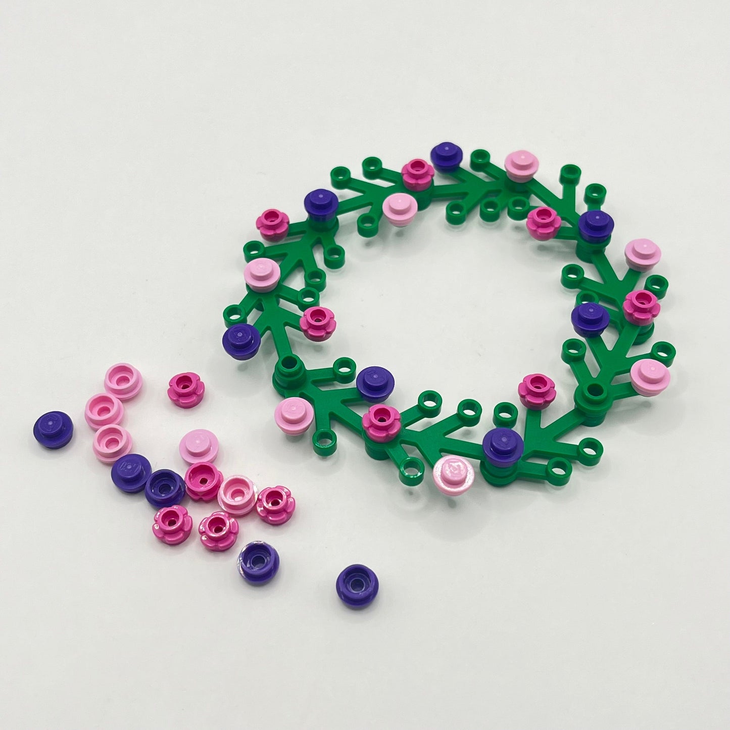 LEGO Mini Christmas Wreath Bundle, Pink and Purple, 46 Pieces