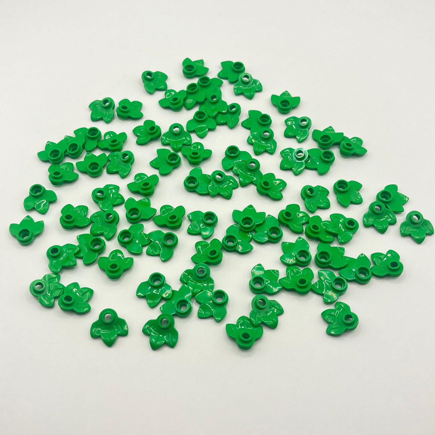 LEGO Bright Green Plant Plate, Round 1 x 1 with 3 Leaves, 80 Pieces (32607)