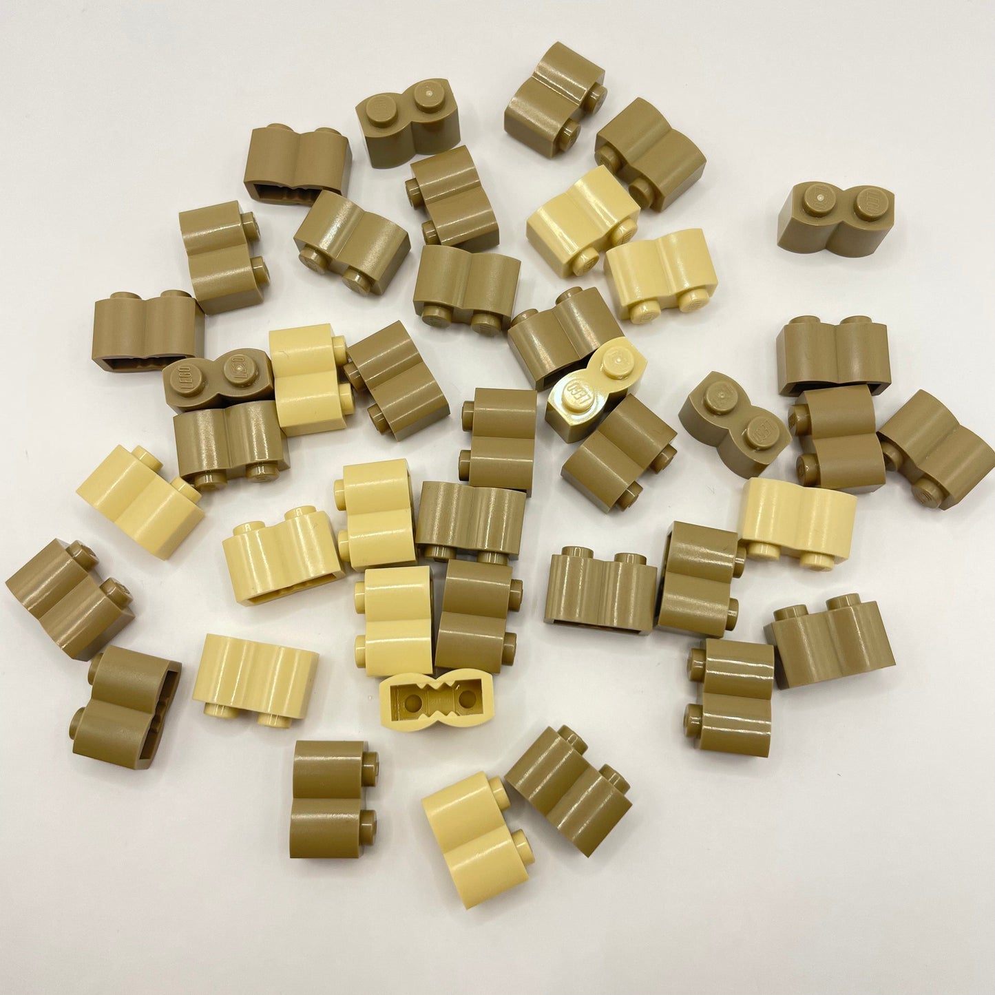 LEGO Mixed Tan Log Profile Bricks (40 Pieces)