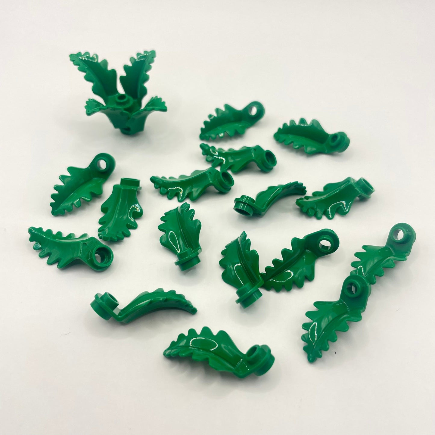 LEGO Curved Upright Leaf, Green, 20 Pieces (2682) Plant