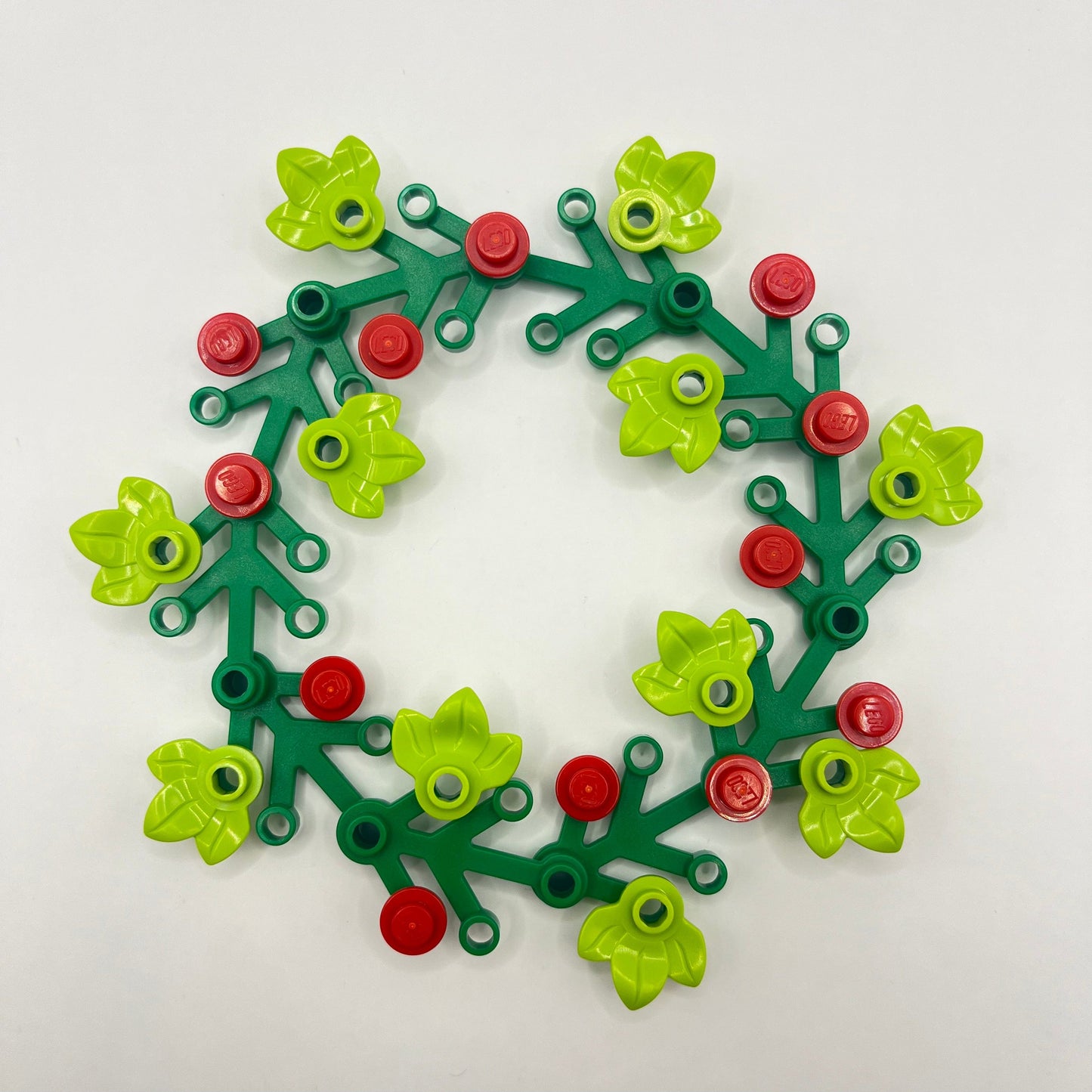 LEGO Mini Christmas Wreath Bundle, Green and Red, 33 Pieces