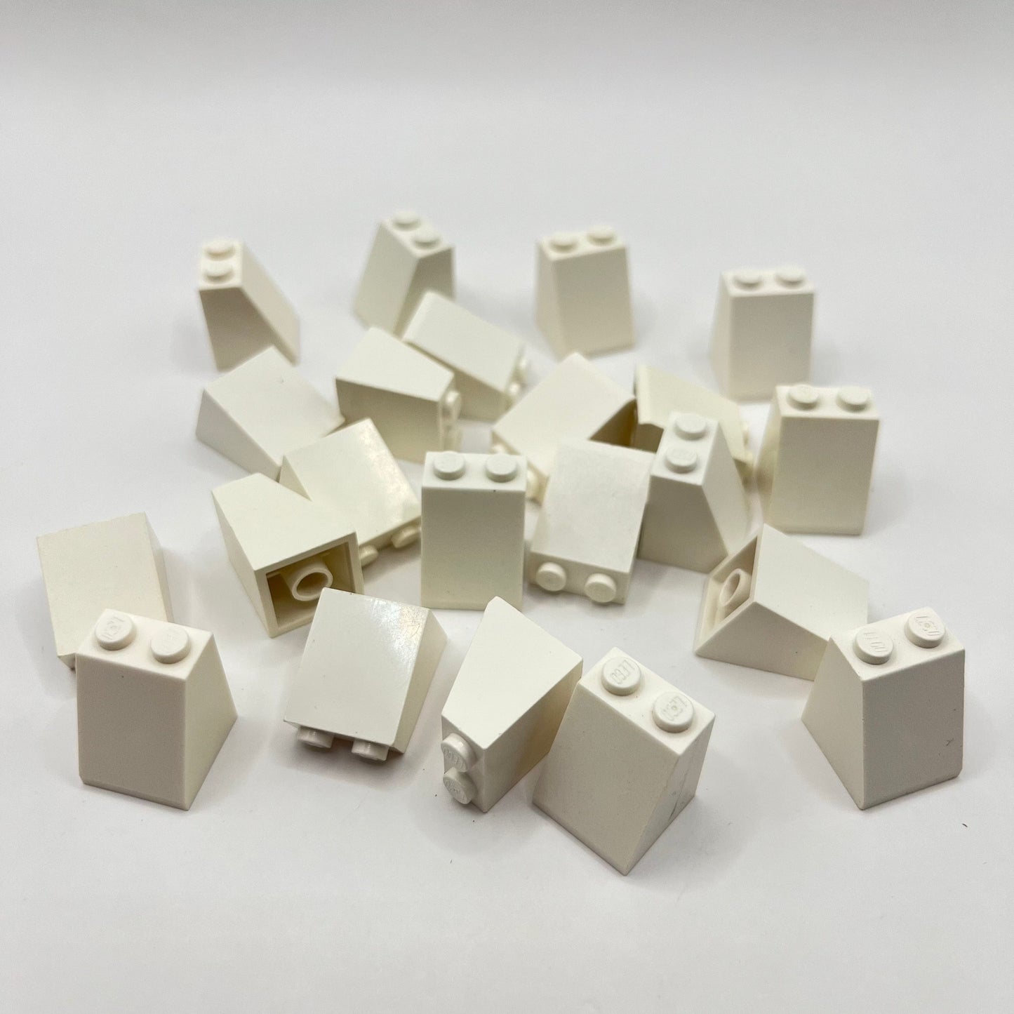 LEGO White, Slopes 2x2x2, Approx. 40g