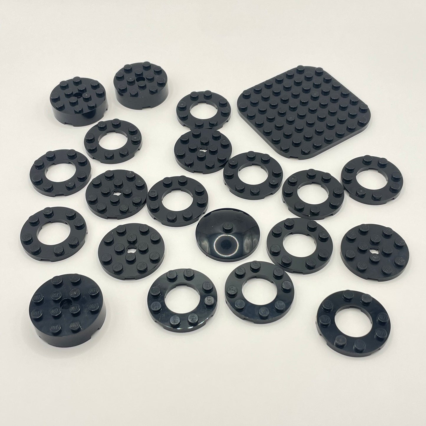 LEGO Round Plates and Bricks, Black, 21 Pieces